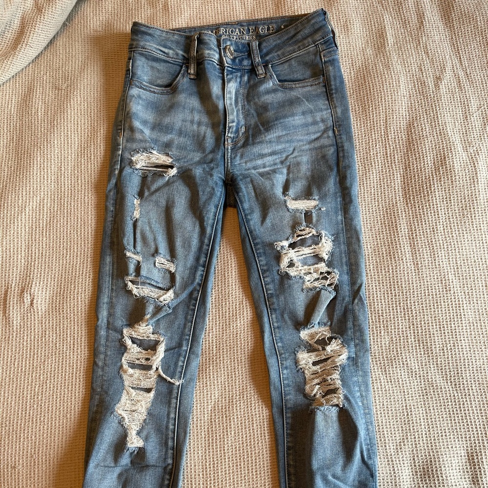 American Eagle Short Ripped Jeans